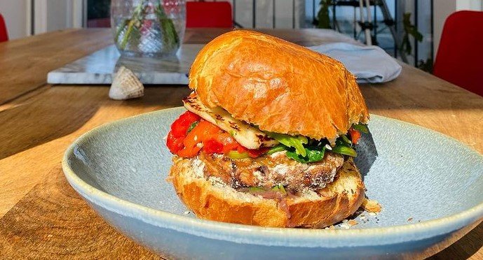 Burger végétarien et savoureux aux pleurotes