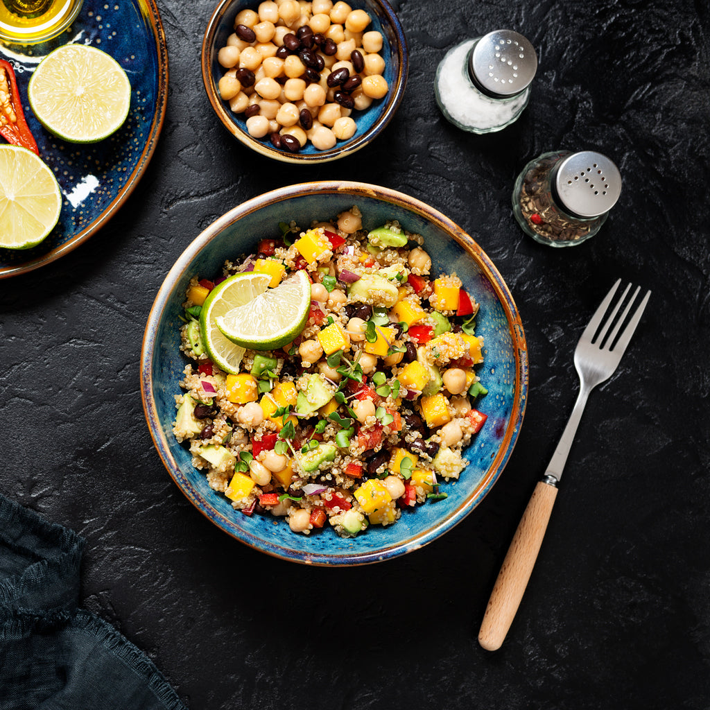 Salade mangue pois chiches colorée — protéines végétales et vitamine C — Maison Kå