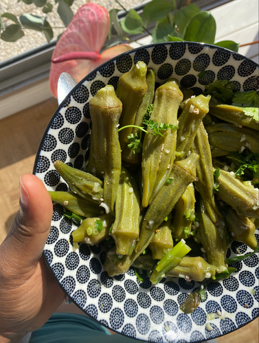 Salade de gombo détoxifiante