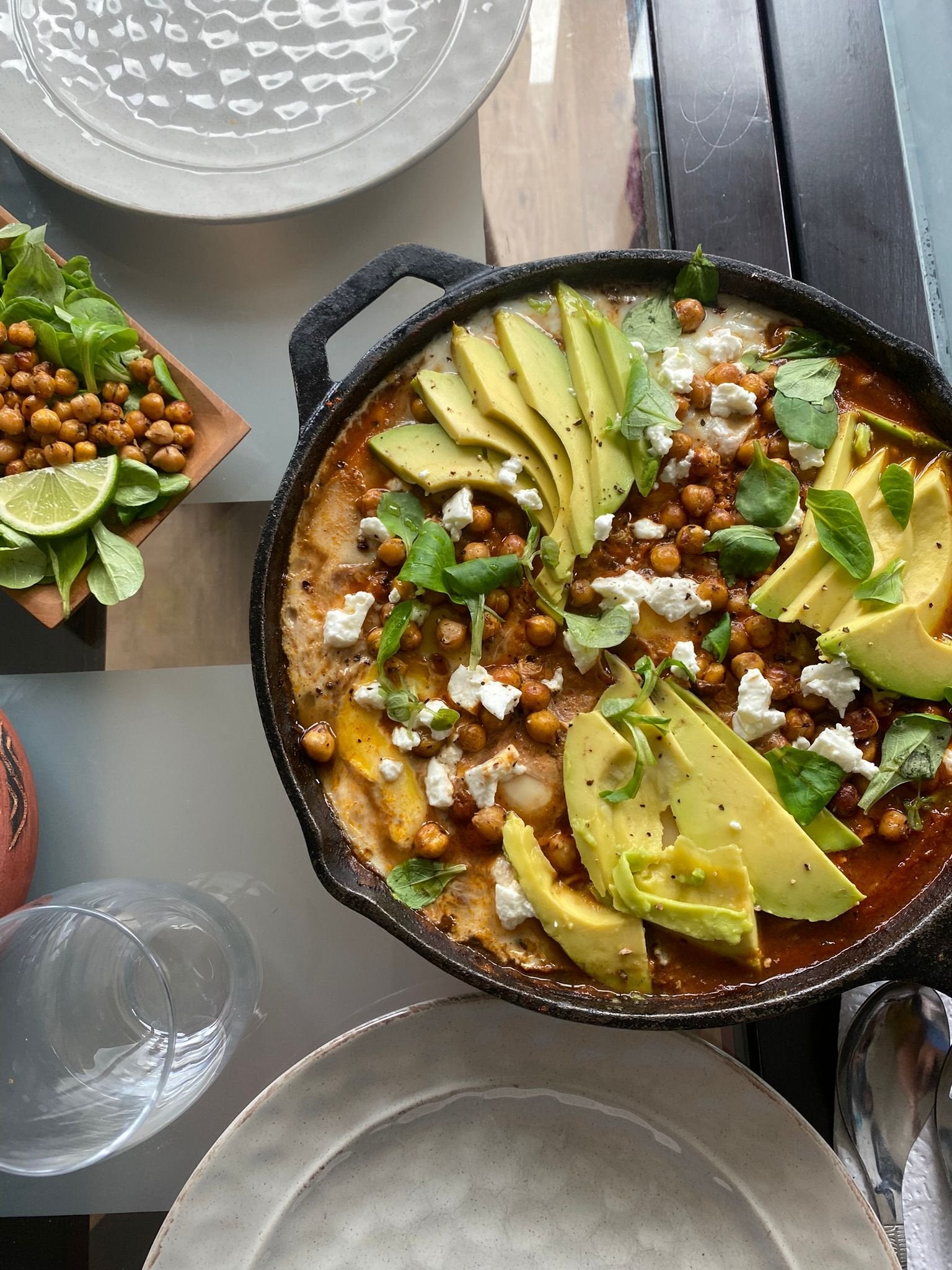 Shakshuka estivale aux légumes de saison — recette complète et anti-inflammatoire — Maison Kå